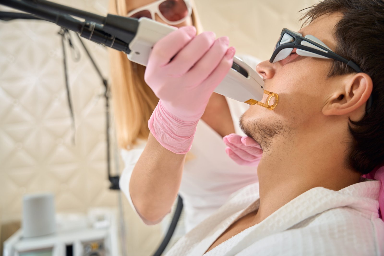 Gentle Max Pro laser
laserontharing mannen